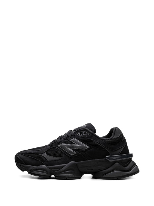 New Balance 9060 Triple Black: El diseño que rompe las reglas