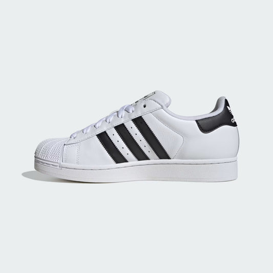 Adidas Superstar "Core Black & White": El Icono Eterno