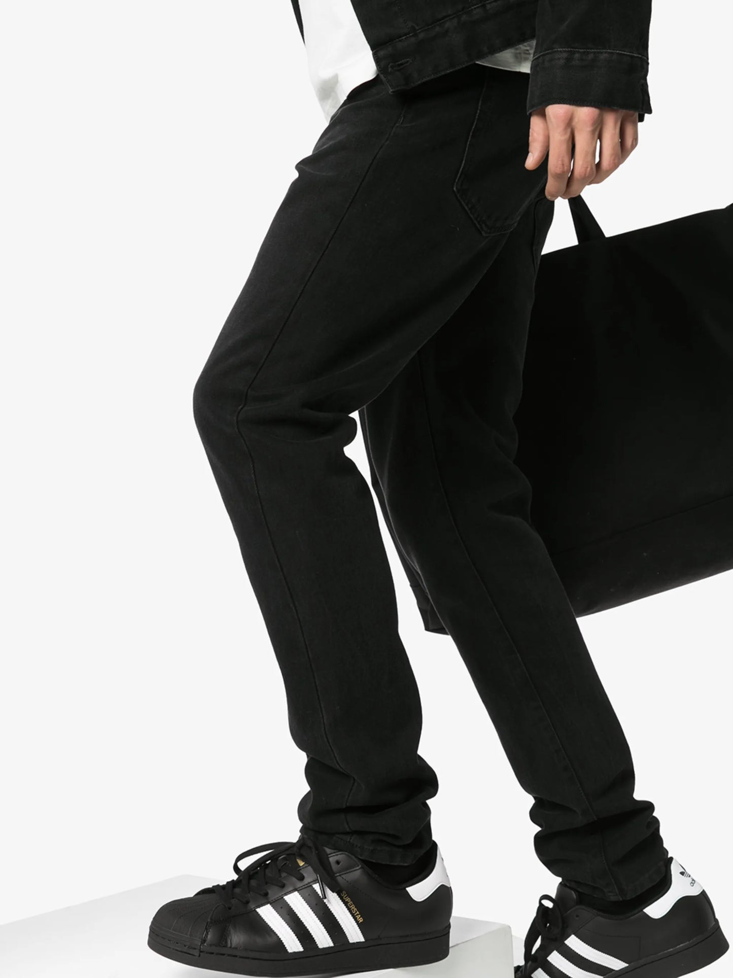 Adidas Superstar "Core Black": Estilo Blindado