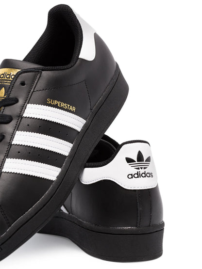 Adidas Superstar "Core Black": Estilo Blindado