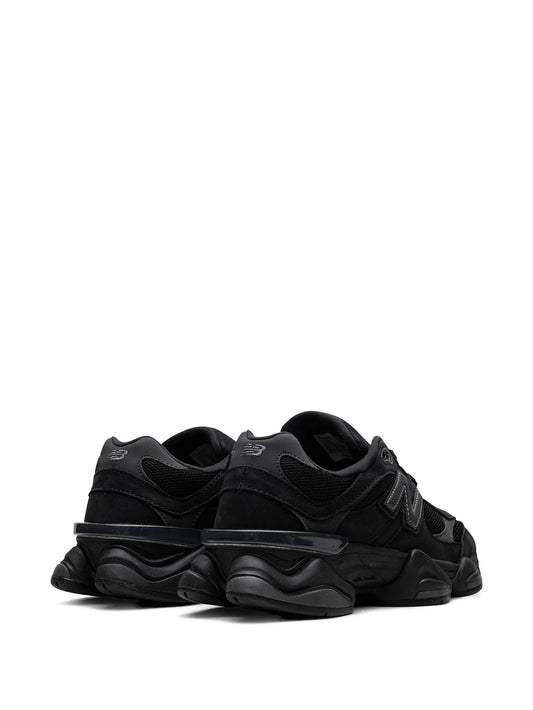 New Balance 9060 Triple Black: El diseño que rompe las reglas