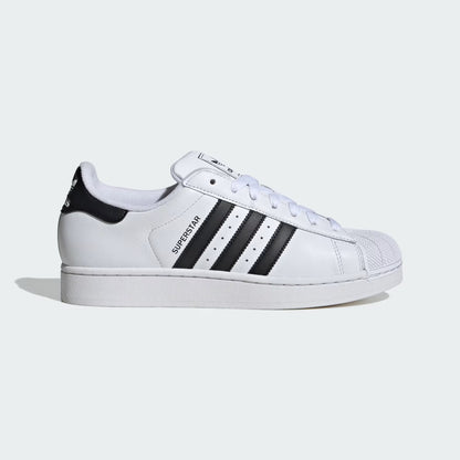 Adidas Superstar "Core Black & White": El Icono Eterno
